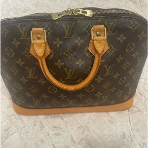 📌SOLD📌Authentic Purse Alma pm Louis Vuitton